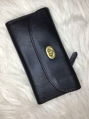 Dooney Florentine black leather turnlock wallet